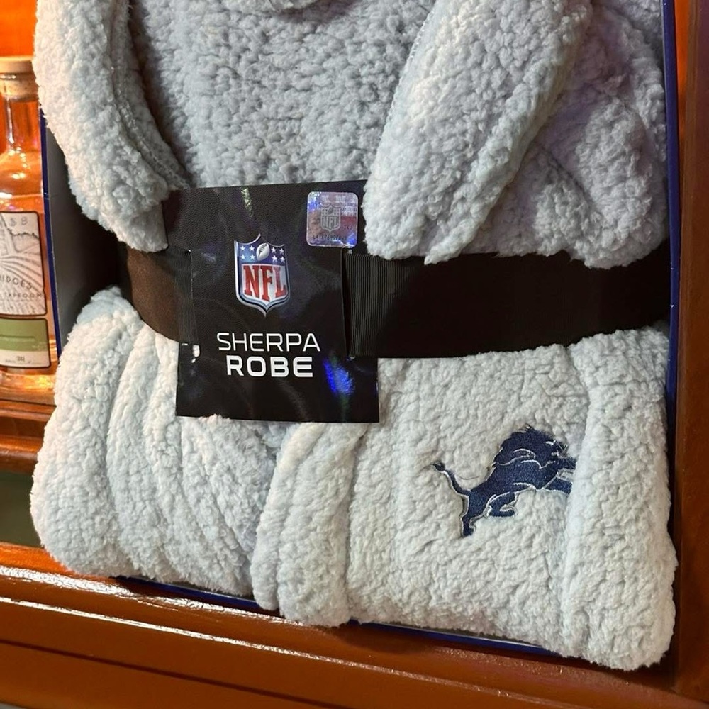 NORTHWEST NFL Men's One Size Soft Sherpa Lounge Bathrobe